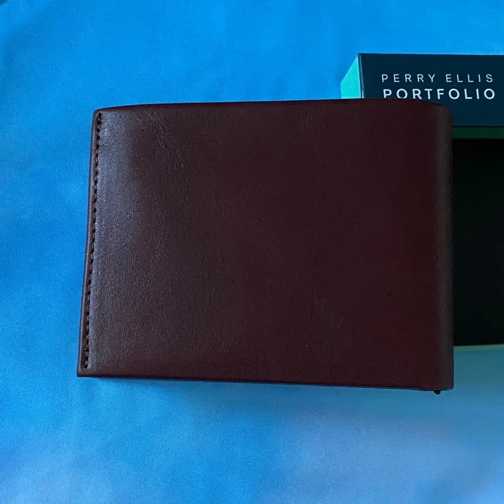 NWT Perry Ellis Leather Pass Case & Removable Card Case